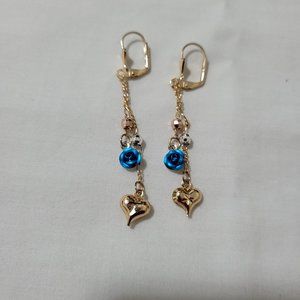 Earrings laminated gold.